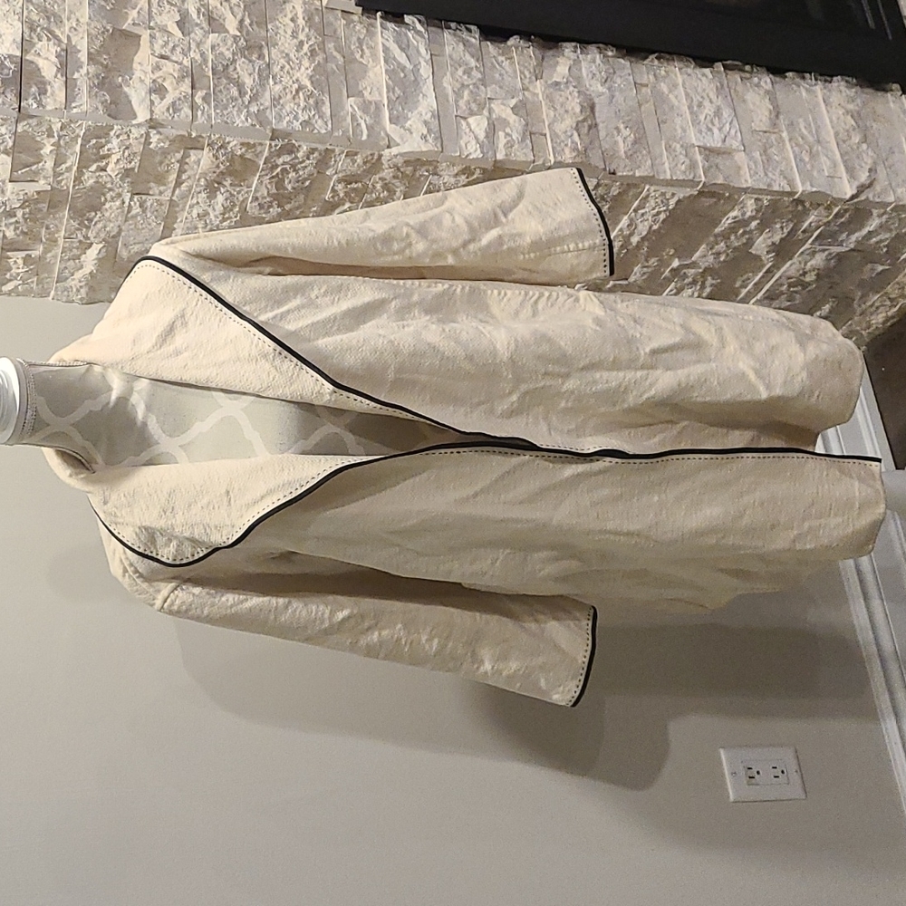Escada 97% cashmere cream and black long jacket